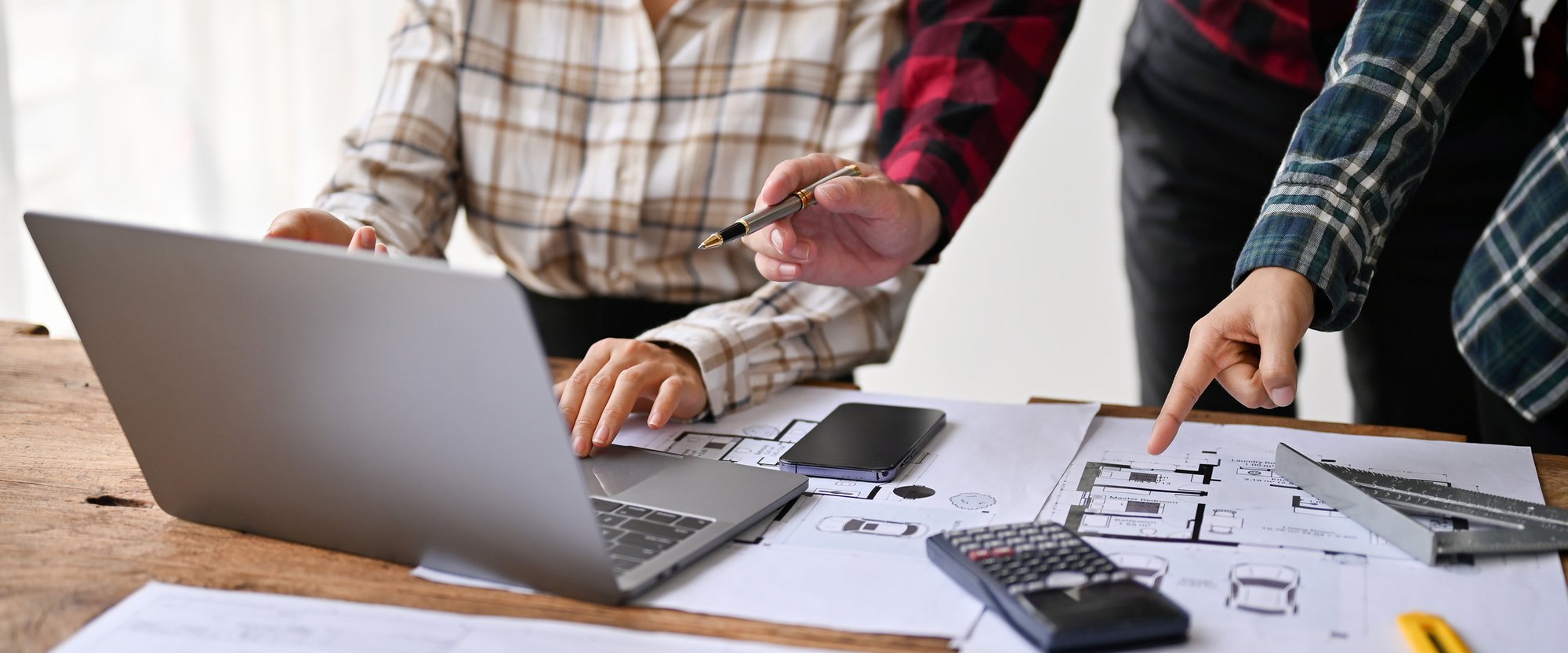 VPO-banner-hands-plans-pointing VPO-banner-hands-plans-pointing