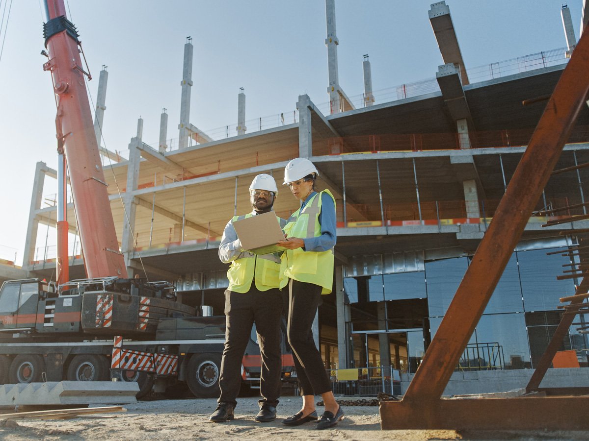 VPO-inset-construction-site-tablet-crane