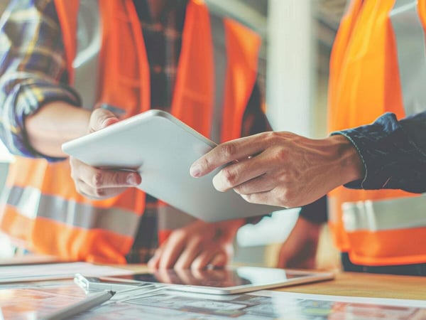 VPO-inset-construction-workers-tablets-min
