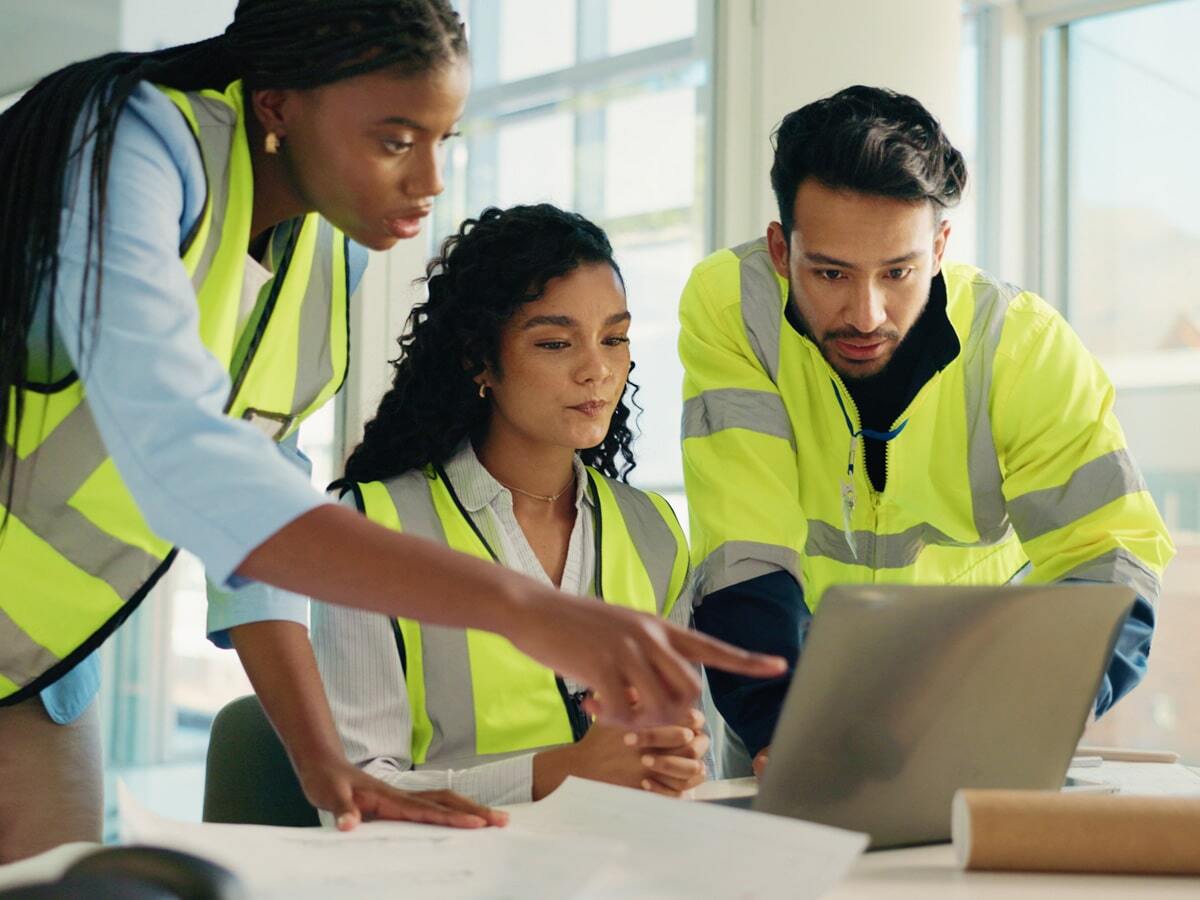 VPO-inset-team-office-desk-vests-laptop-min