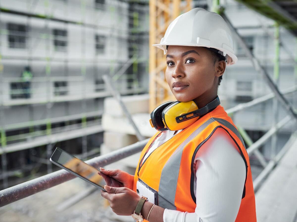 VPO-inset-white-hardhat-supervisor-min