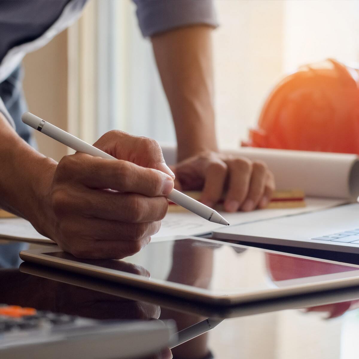 VPO-square-tablet-laptop-hardhat-plans-min